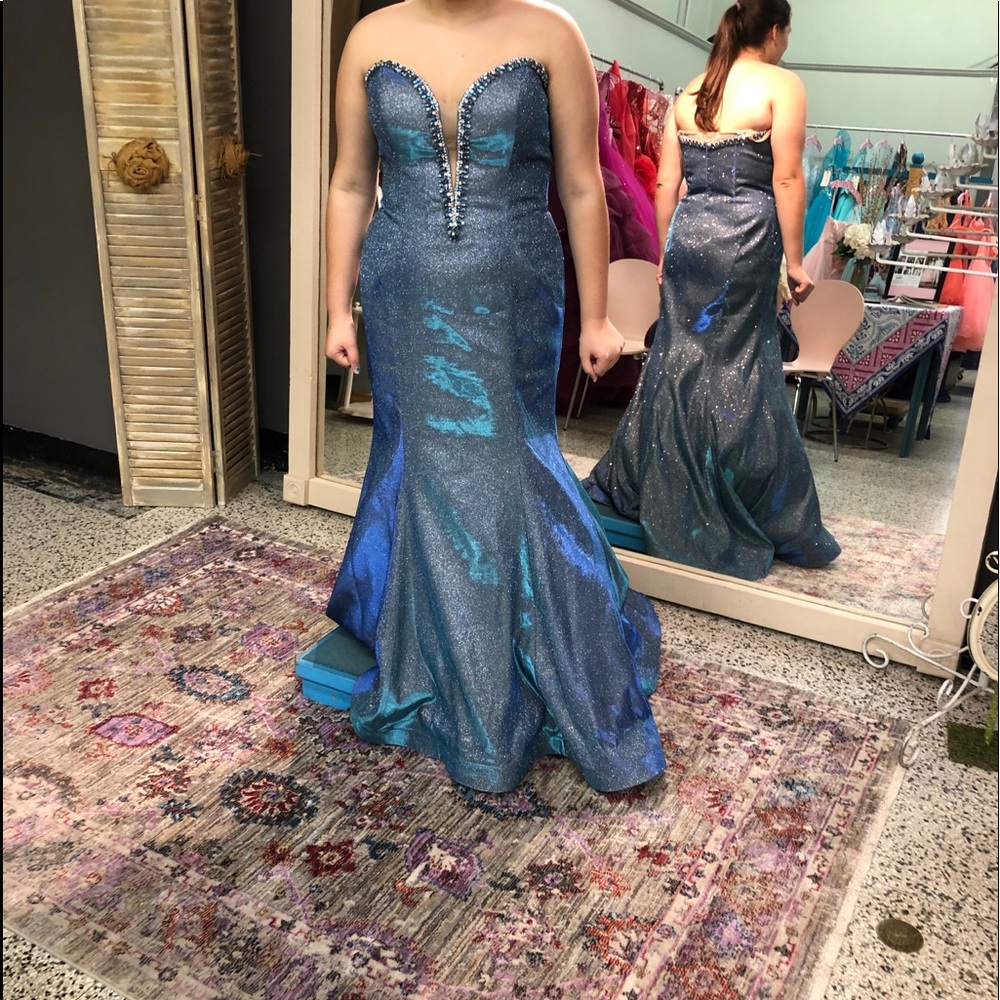 Mac Duggal plus size formal gown